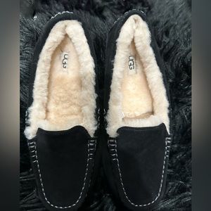 UGG Women's Ansley Slipper, Black, 10